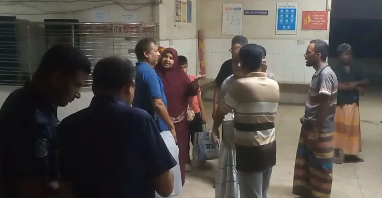 শিবগঞ্জে গরুবোঝাই ভটভটি উল্টে বাবা-ছেলেসহ নিহত ৩