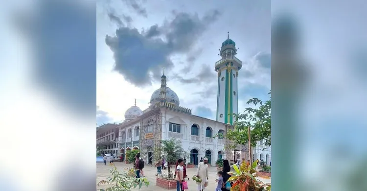 হাজীগঞ্জ বড় মসজিদ ওয়াকফ এস্টেট নিয়ে অপপ্রচার