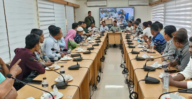 রূপগঞ্জে আইনশৃঙ্খলা নিয়ে সাংবাদিকদের সঙ্গে ইউএনওর মতবিনিময়