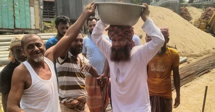 জনদুর্ভোগ কমাতে নিজ অর্থায়নে সড়ক মেরামত করলেন জহিরুল ইসলাম সৌরভ