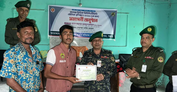 পঞ্চগড়ে আনসার-ভিডিপির কলেজভিত্তিক প্রশিক্ষণ: সনদ ও বৃক্ষ বিতরণ, প্রীতি ফুটবল ম্যাচ