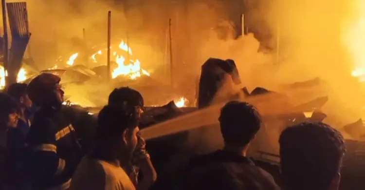 আশুলিয়ায় ১৯ ঝুট গোডাউনে আগুন, ছড়াল দুই ভবন ও কলোনিতে