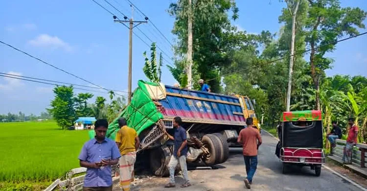 লালমনিরহাটে সিমেন্টবাহী ট্রাকের চাপায় দুই নারীর মৃত্যু