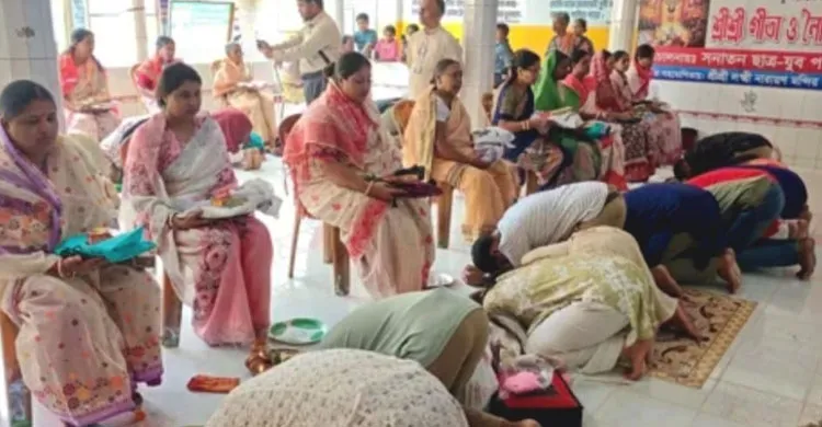 শুভ মহালয়া উপলক্ষে জীবিত মায়ের পূজা