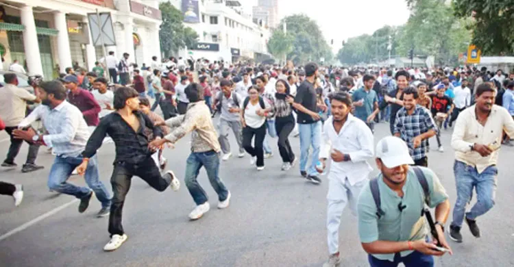 ককরোচ বিক্ষোভে উত্তাল দিল্লি