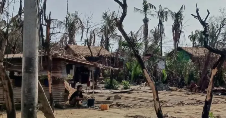 রাখাইনে রোহিঙ্গাদের ১৭ অক্টোবরের মধ্যে গ্রাম ছাড়ার নির্দেশ
