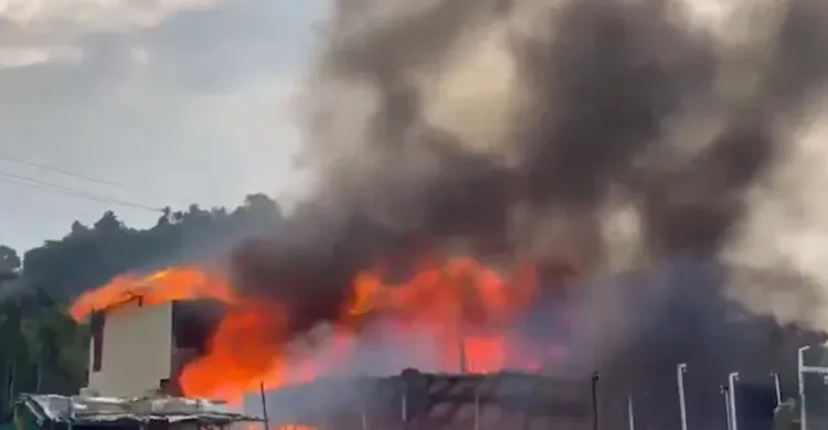 ইনানীতে রিসোর্টে ভয়াবহ অগ্নিকাণ্ডের পর লাপাত্তা রিসোর্ট কর্তৃপক্ষ