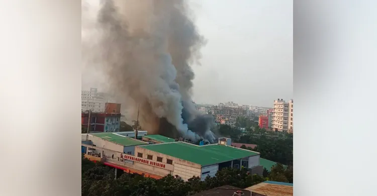কালিয়াকৈরে ইবনে সিনা ওষুধ কারখানায় ভয়াবহ আগুন, কাজ করছে ৬ ইউনিট