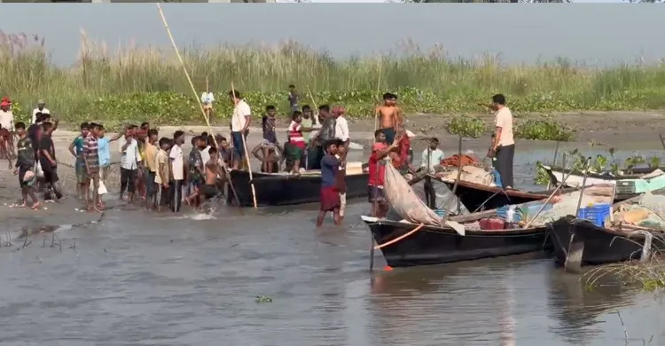 শরীয়তপুরে ইলিশ রক্ষা অভিযানে প্রশাসনের ওপর জেলেদের হা'মলা, আহত ৫ গ্রেপ্তার ৪১