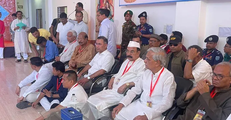 রংপুরের রাধা গোবিন্দ ধর্মসভা মন্দিরের পূজামণ্ডপ পরিদর্শন করেছেন প্রধানমন্ত্রী