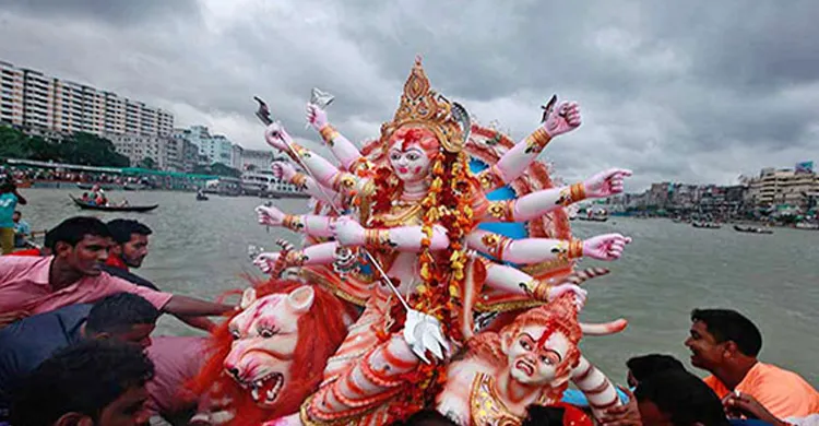 বগুড়ায় প্রতিমা বিসর্জনের মধ্য দিয়ে শেষ হলো দুর্গোৎসব
