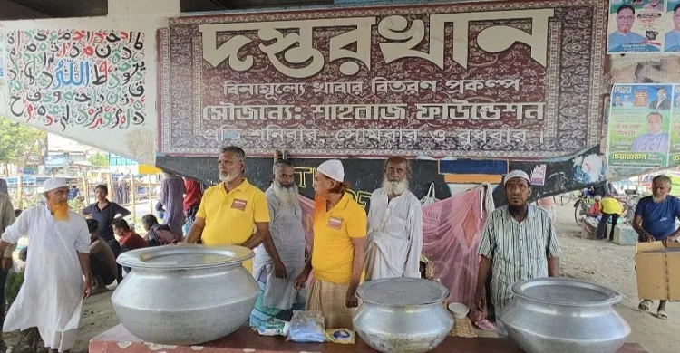 ভুলতা ফ্লাইওভারের নিচে মানবতার দস্তরখানা, সপ্তাহে তিন দিন বিনামূল্যে খাবার পান ২০০ মানুষ