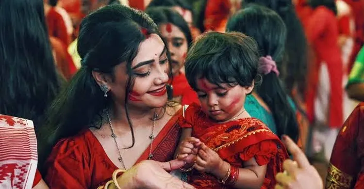 সহিংসতা ছাড়াই উৎসবমুখর পরিবেশে দুর্গাপূজা উদযাপন