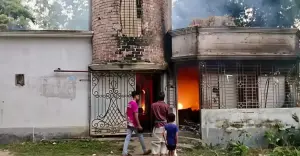 ছাত্রীকে যৌন হয়রানির অভিযোগ, ক্ষুব্ধ স্থানীয়দের আগুনে পুড়ল মহিলা মাদ্রাসা