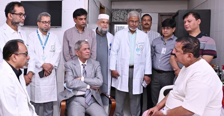 ভূমিমন্ত্রীকে দেখতে হাসপাতালে গেলেন রাষ্ট্রপতি