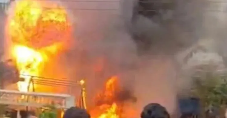 কেরানীগঞ্জে  প্লাস্টিকের কারখানায় ভয়াবহ আগুন, নিয়ন্ত্রণে ৮ ইউনিট