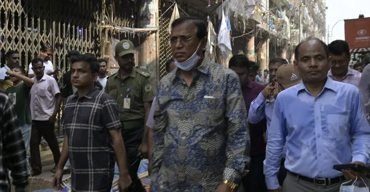 গুলিস্তানে ডিএসসিসি’র উচ্ছেদ অভিযান: শতাধিক অবৈধ অবকাঠামো উচ্ছেদ ও মালামাল জব্দ